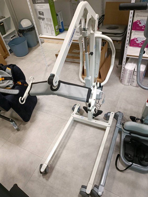 Location verticalisateur et lève-malade pour personnes dépendantes à NEUFCHATEL