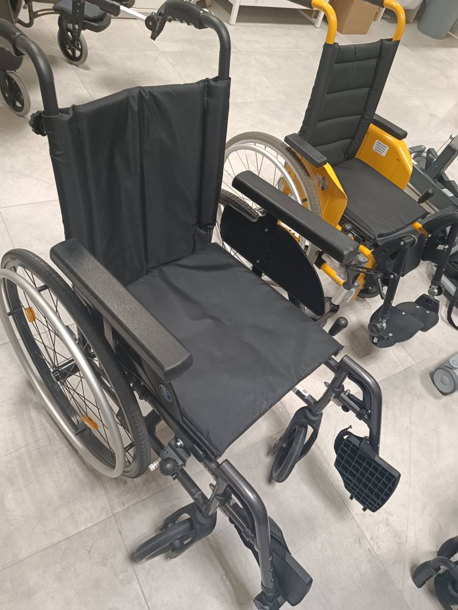 Vente et location de fauteuil roulant manuel à Neufchâtel